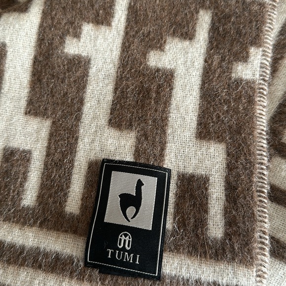 Peruvian alpaca wool throw blanket with fringe - Picture 3 of 4